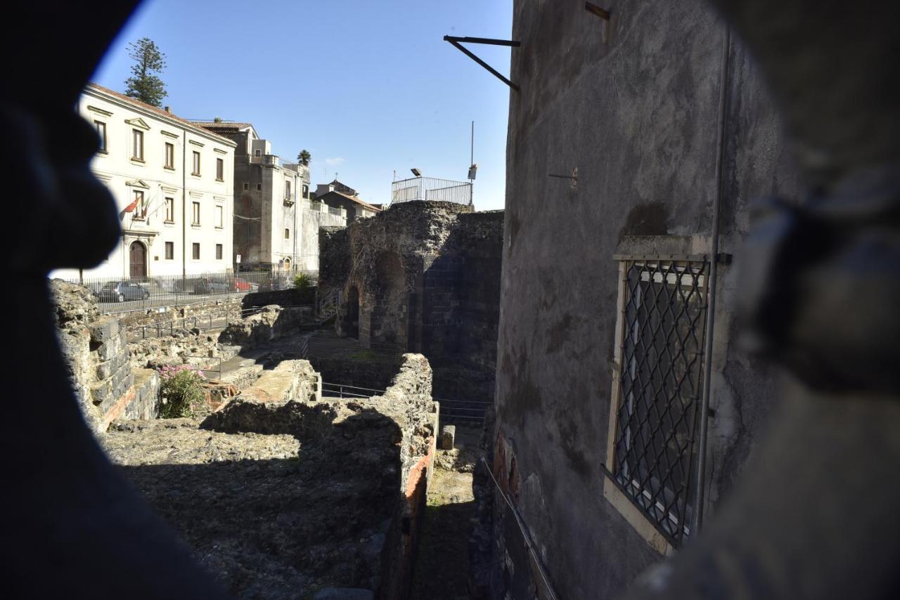 Home Dentro Il Teatro Catania Exterior photo