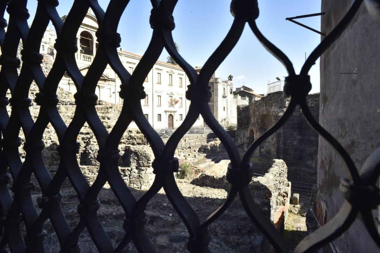 Home Dentro Il Teatro Catania Exterior photo